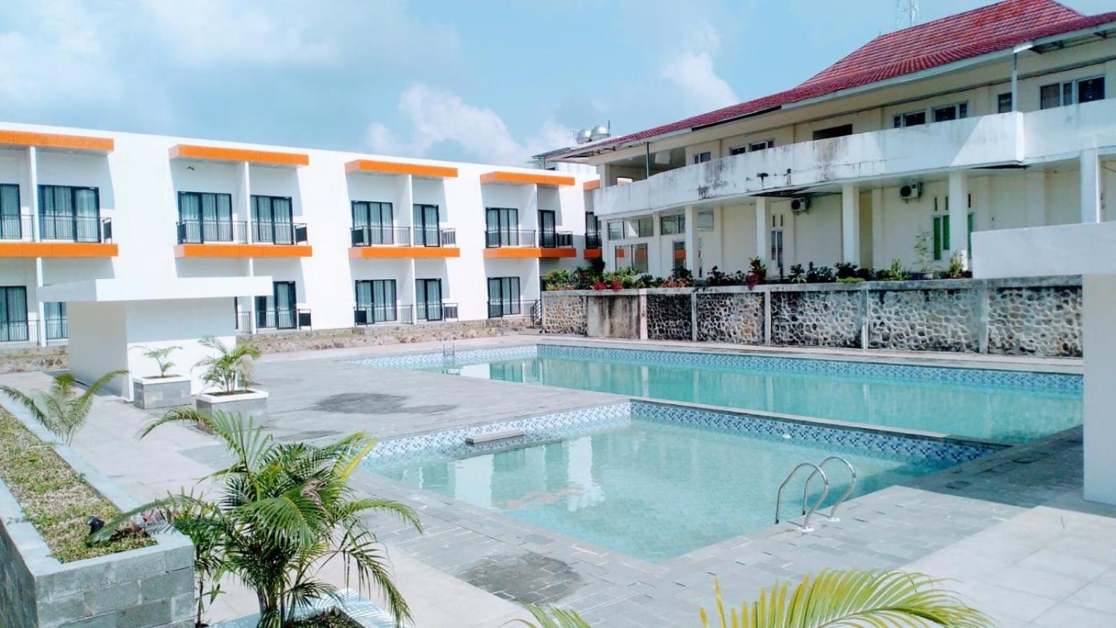 Hotel Graha Serasan Seandanan Banding Agung Esterno foto